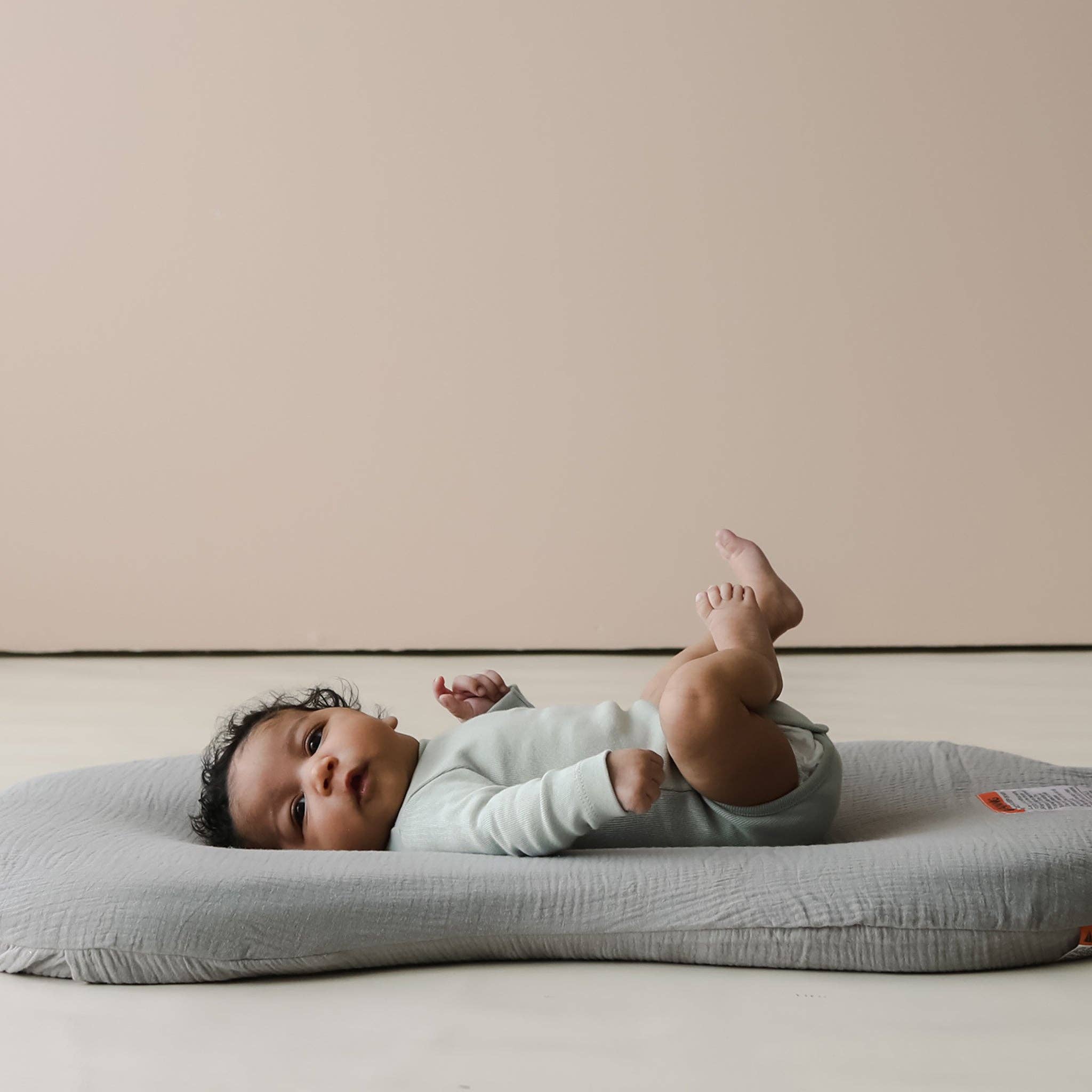 Housse en mousseline pour coussin Snuggle Me Lounger Curve - Pierre - Institut MAIA