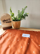 TAPIS À LANGER - CARAMEL BRÛLÉ - Institut MAIA