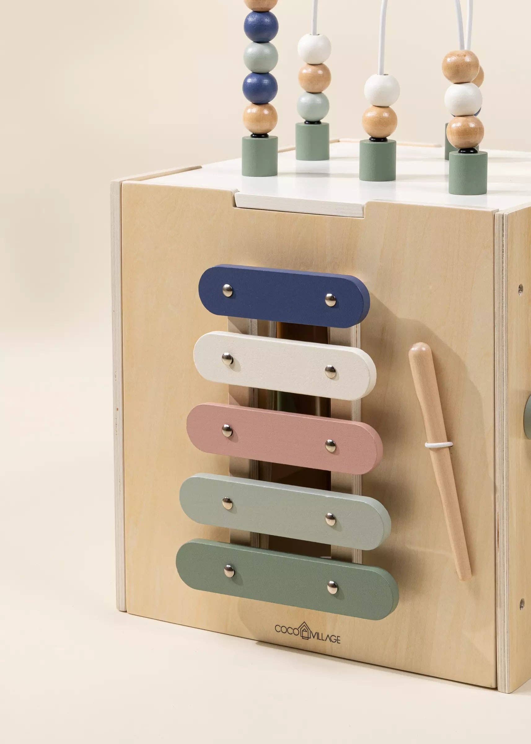 Cube d'activités en bois - Institut MAIA