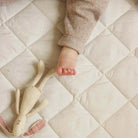 TAPIS DE JEU MATELASSÉ EN COTON BIO - Institut MAIA