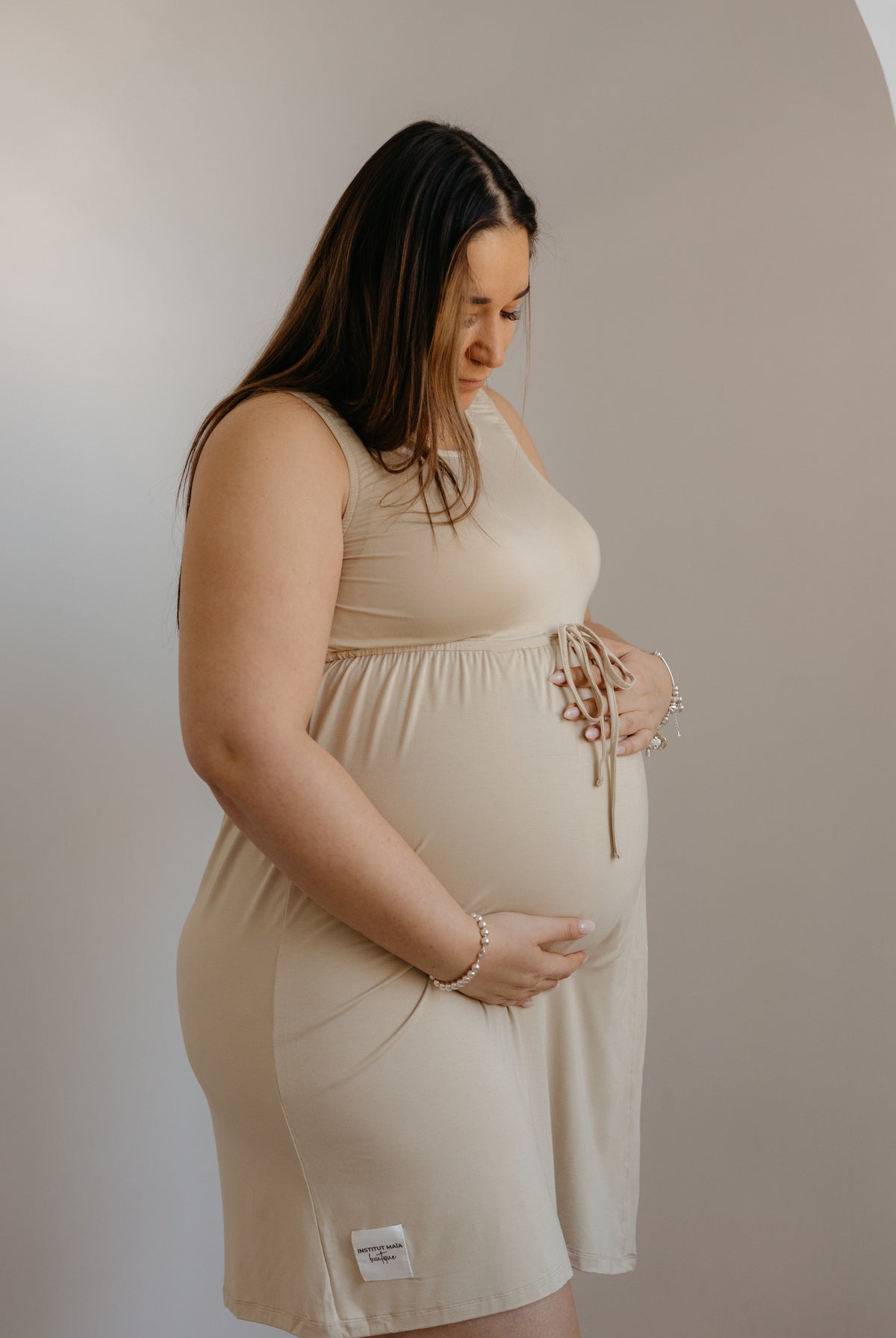 ROBE D'ACCOUCHEMENT PREMIUM EN BAMBOU - SIGNÉE MAÏA - Institut MAIA