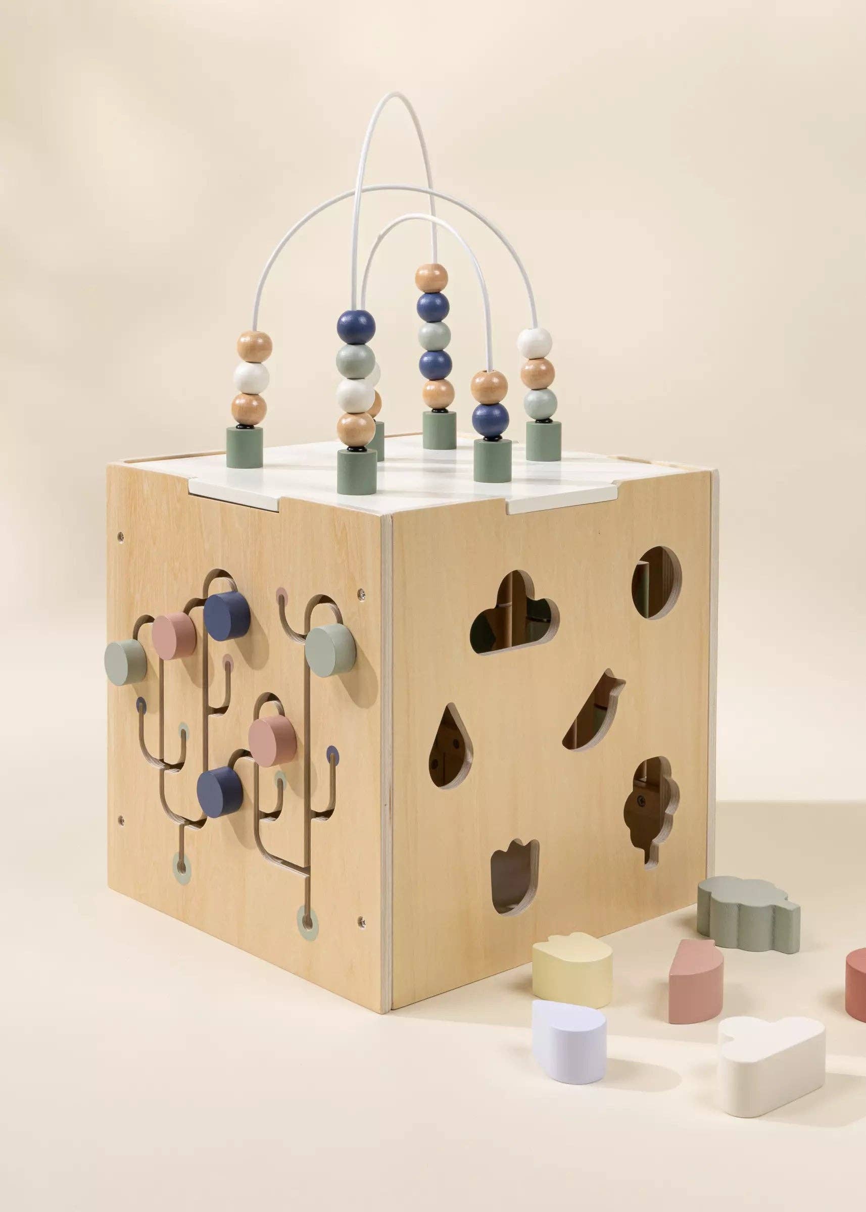 Cube d'activités en bois - Institut MAIA