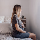 ROBE T-SHIRT DE MATERNITÉ AKNA - CHARCOAL - Institut MAIA