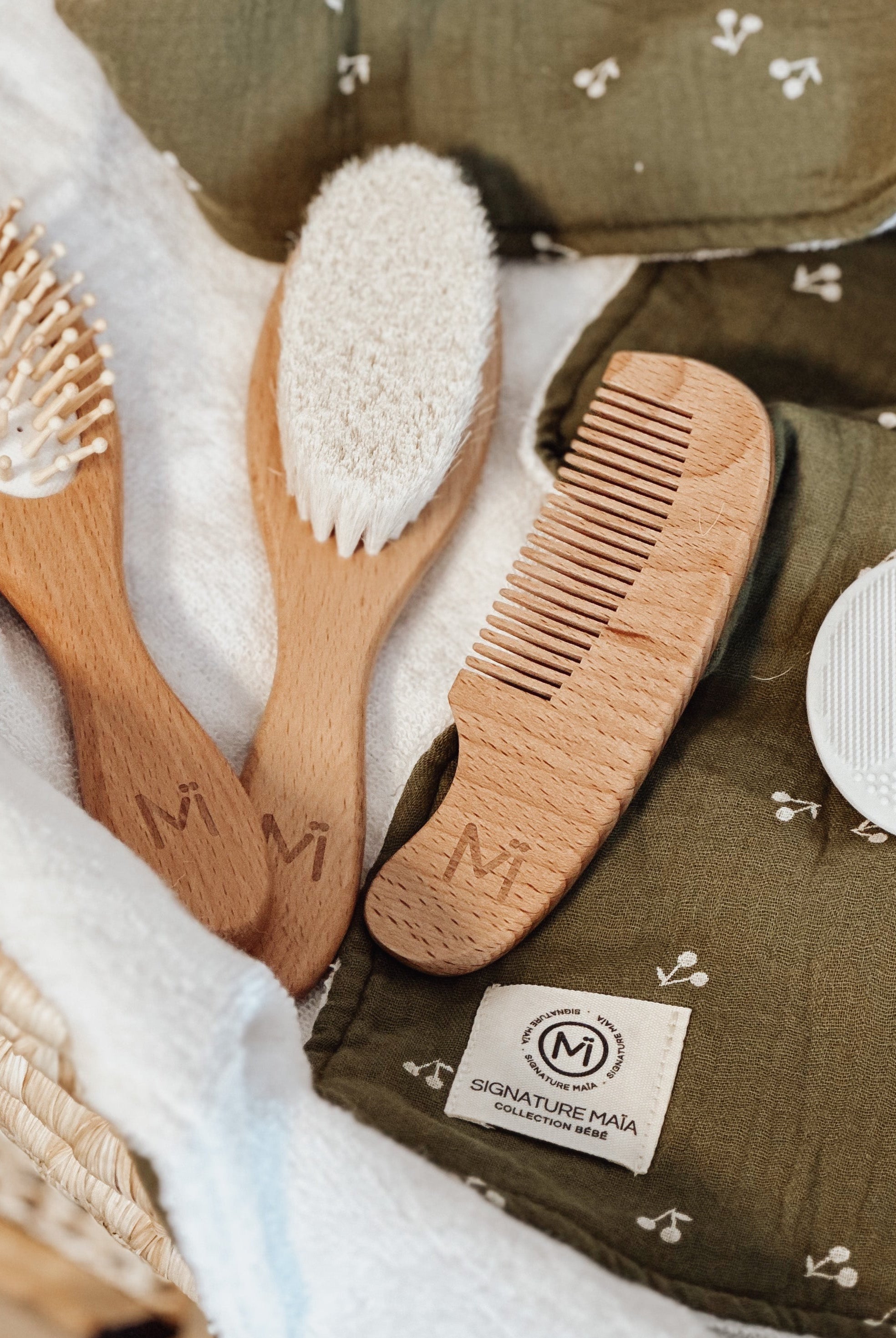 ENSEMBLE DE 4 BROSSES POUR BÉBÉ - Institut MAIA