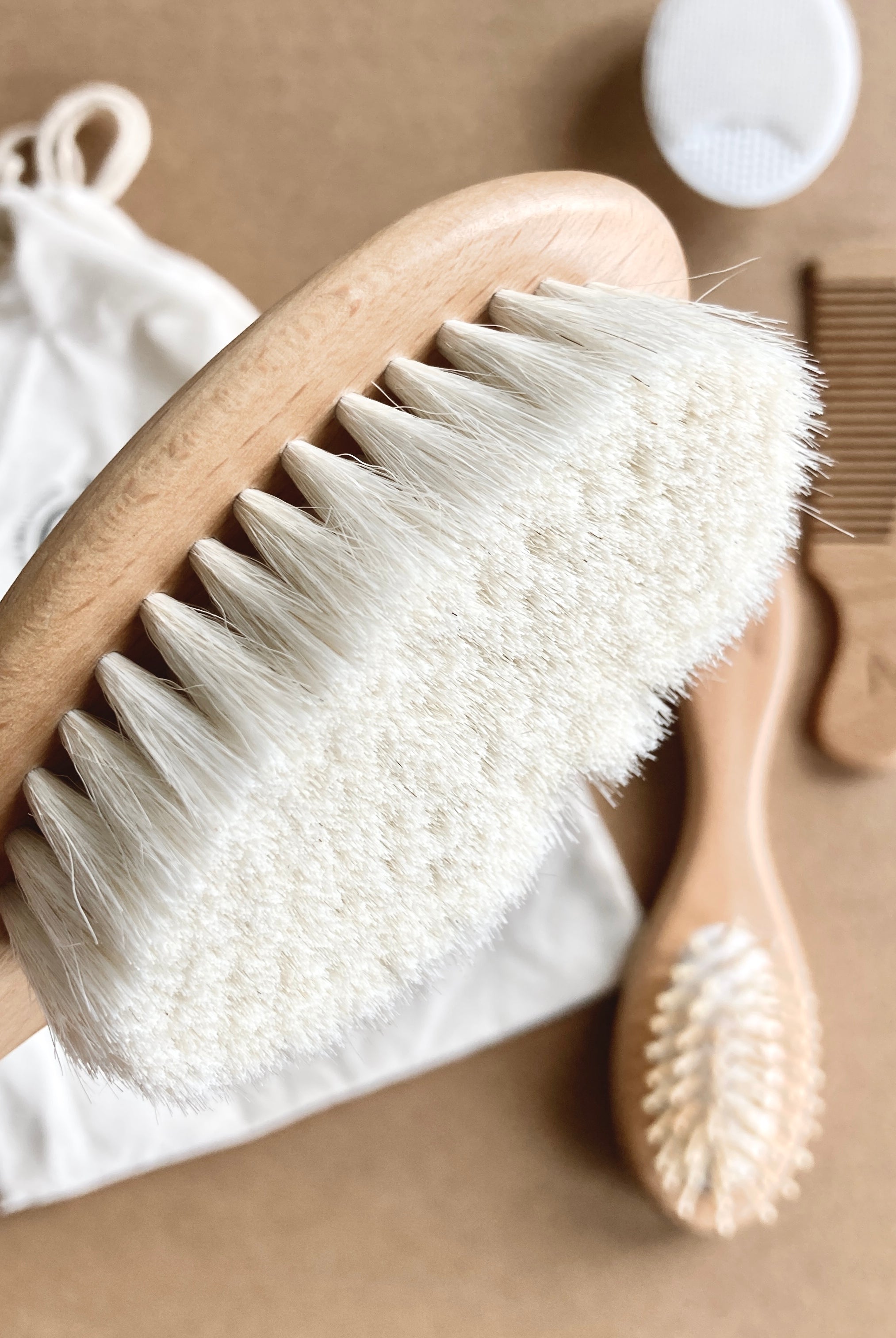 ENSEMBLE DE 4 BROSSES POUR BÉBÉ - Institut MAIA