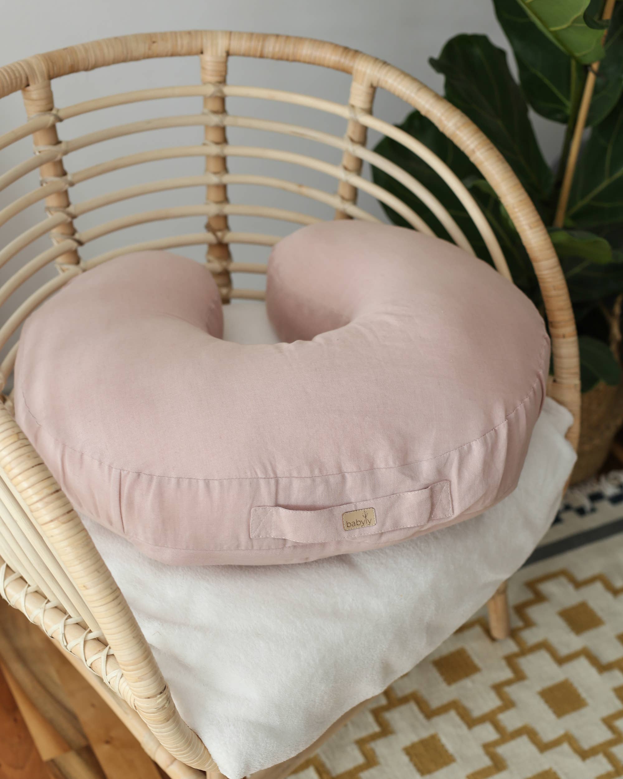 COUSSIN D’ALLAITEMENT EN LIN AVEC HOUSSE AMOVIBLE - Institut MAIA