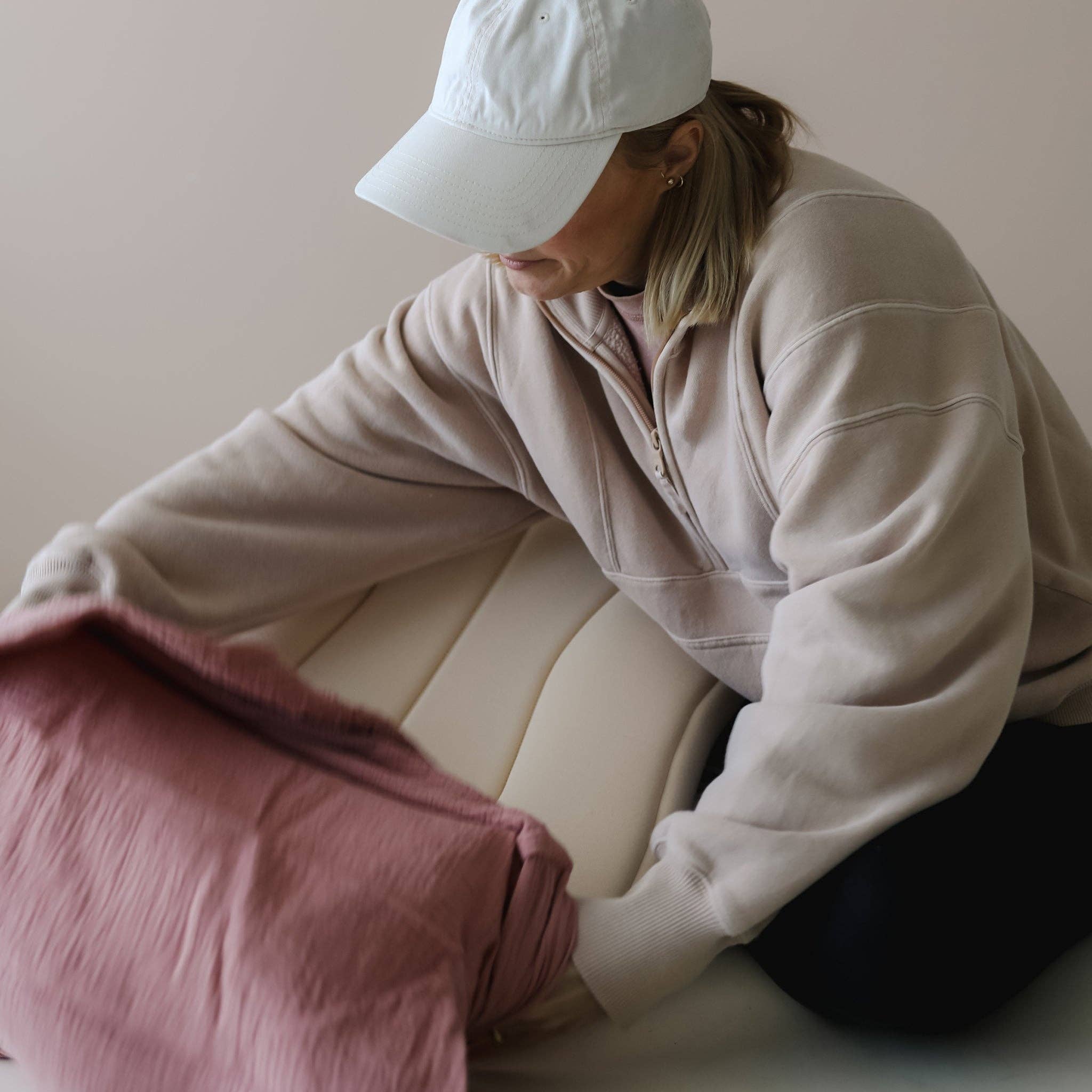 Housse en mousseline pour coussin Snuggle Me Lounger Curve - Gumdrop - Institut MAIA