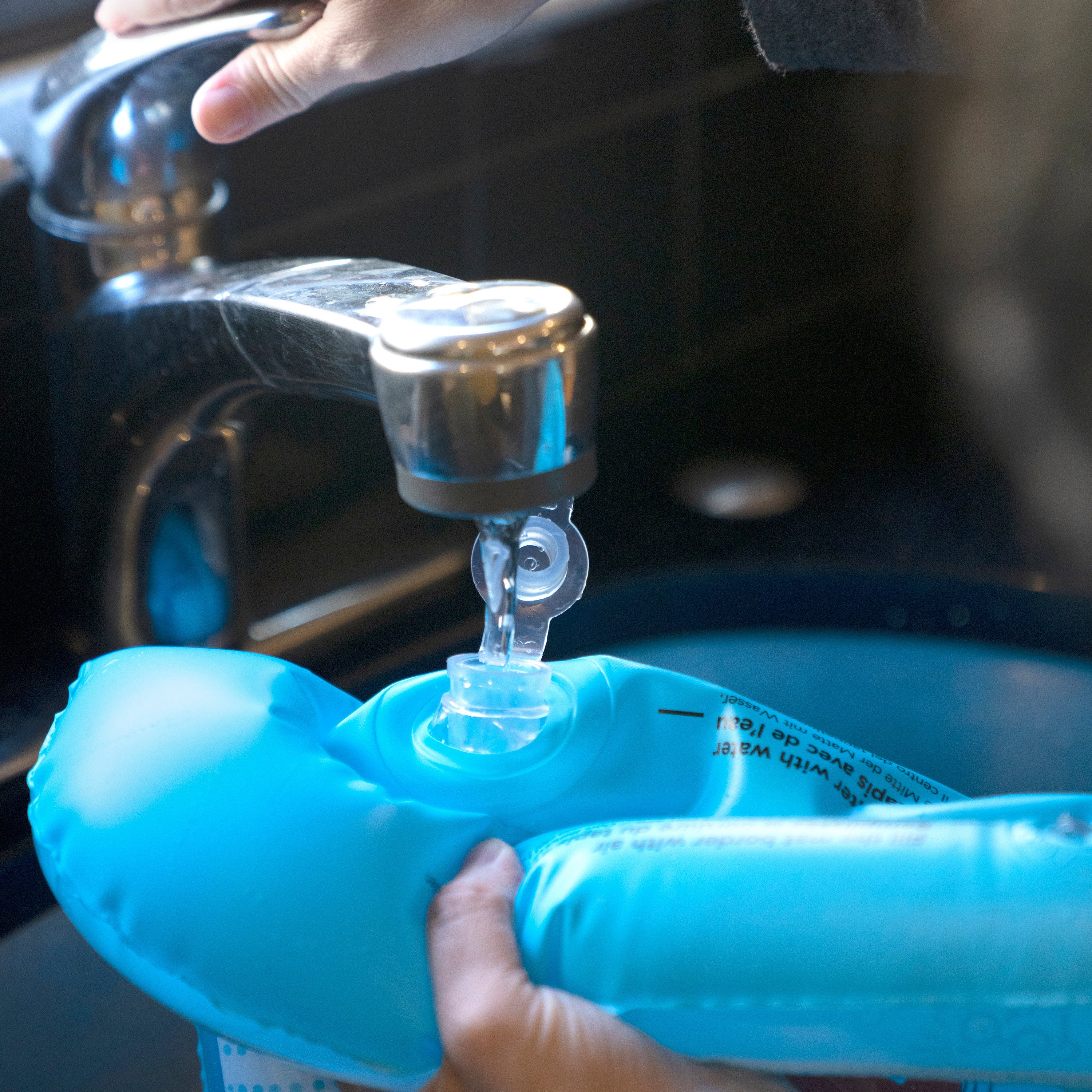 TAPIS DE JEU D'EAU - JOUET SENSORIEL - Institut MAIA