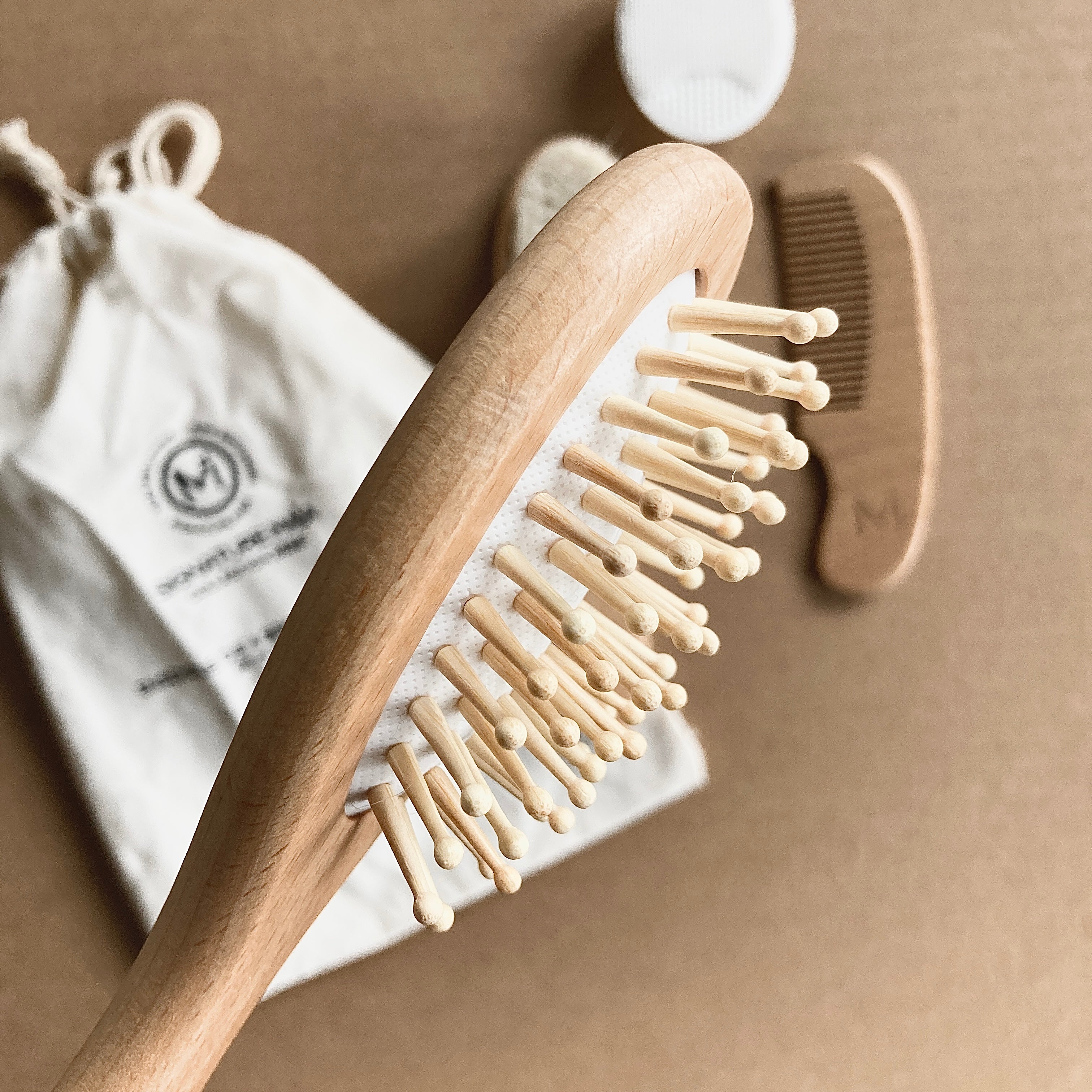 Set De Brosses Et Peigne Personnalisés Pour Bébé - 3 Pièces En Bois Et Poils De Chèvre - Cadeau De Naissance Avec Prénom Gravé